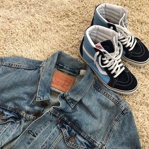 Medium Stonewash Levi’s Trucker Jacket